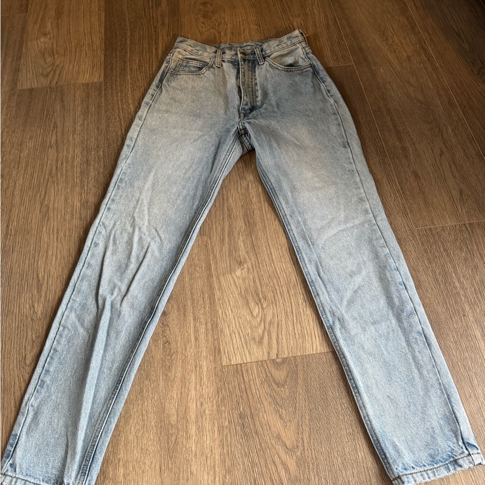 Women’s light wash jeans
